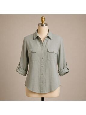 Calvin Klein 100% silk button down blouse 🤍
